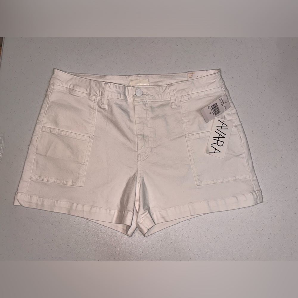 Kut Women's White JANE Shorts. NWT